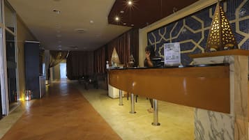 Sauna, bain Ă remous, hammam, soins corporels, enveloppements corporels