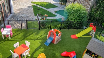 Children’s play area – outdoor