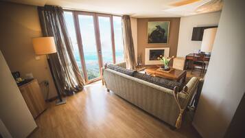 Deluxe Suite, Terrace, Sea View | Living area | 32-inch flat-screen TV with satellite channels, TV, books