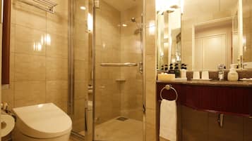Combined shower/tub, free toiletries, hair dryer, slippers