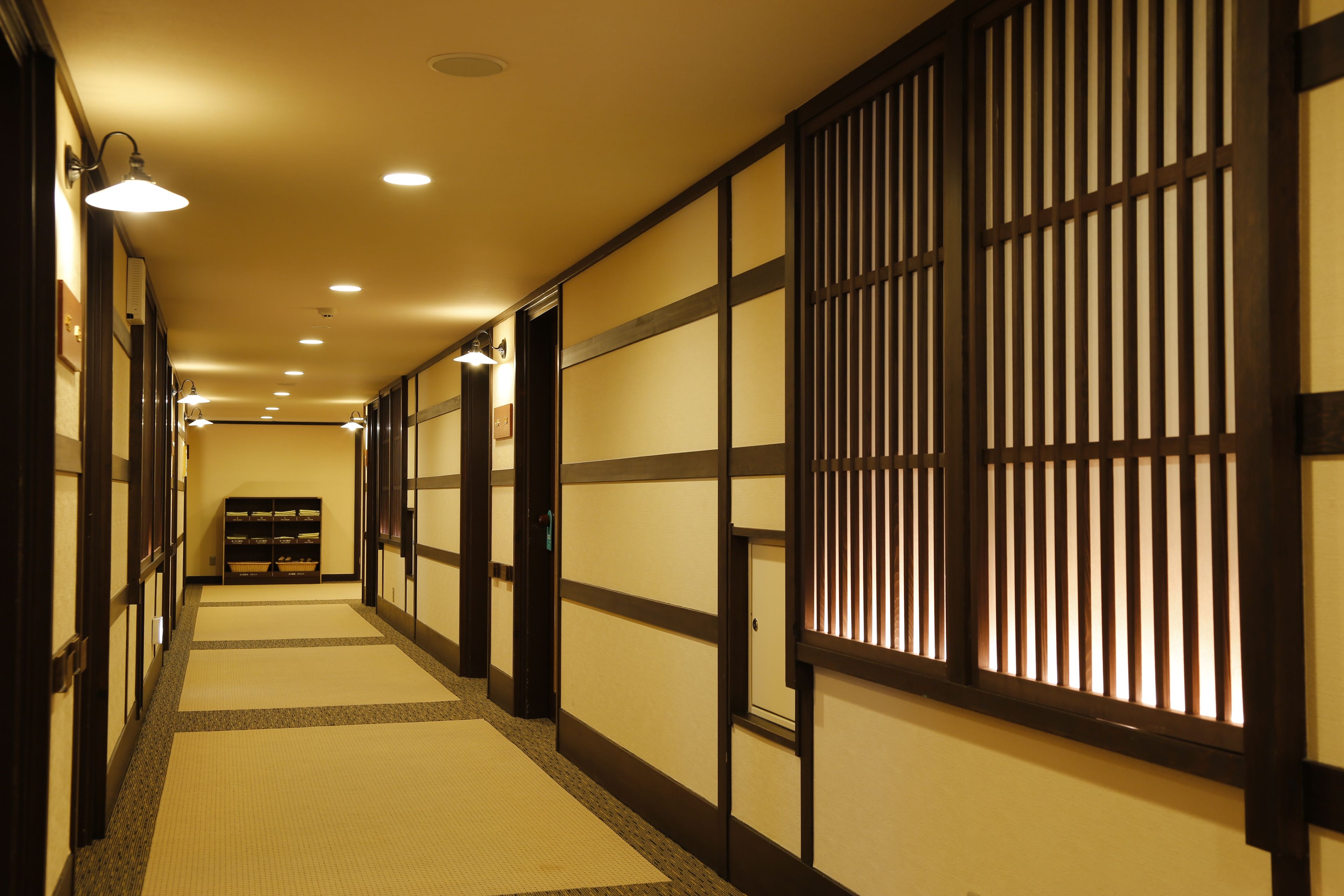 [main building] economy japanese style, smoking | hallway
