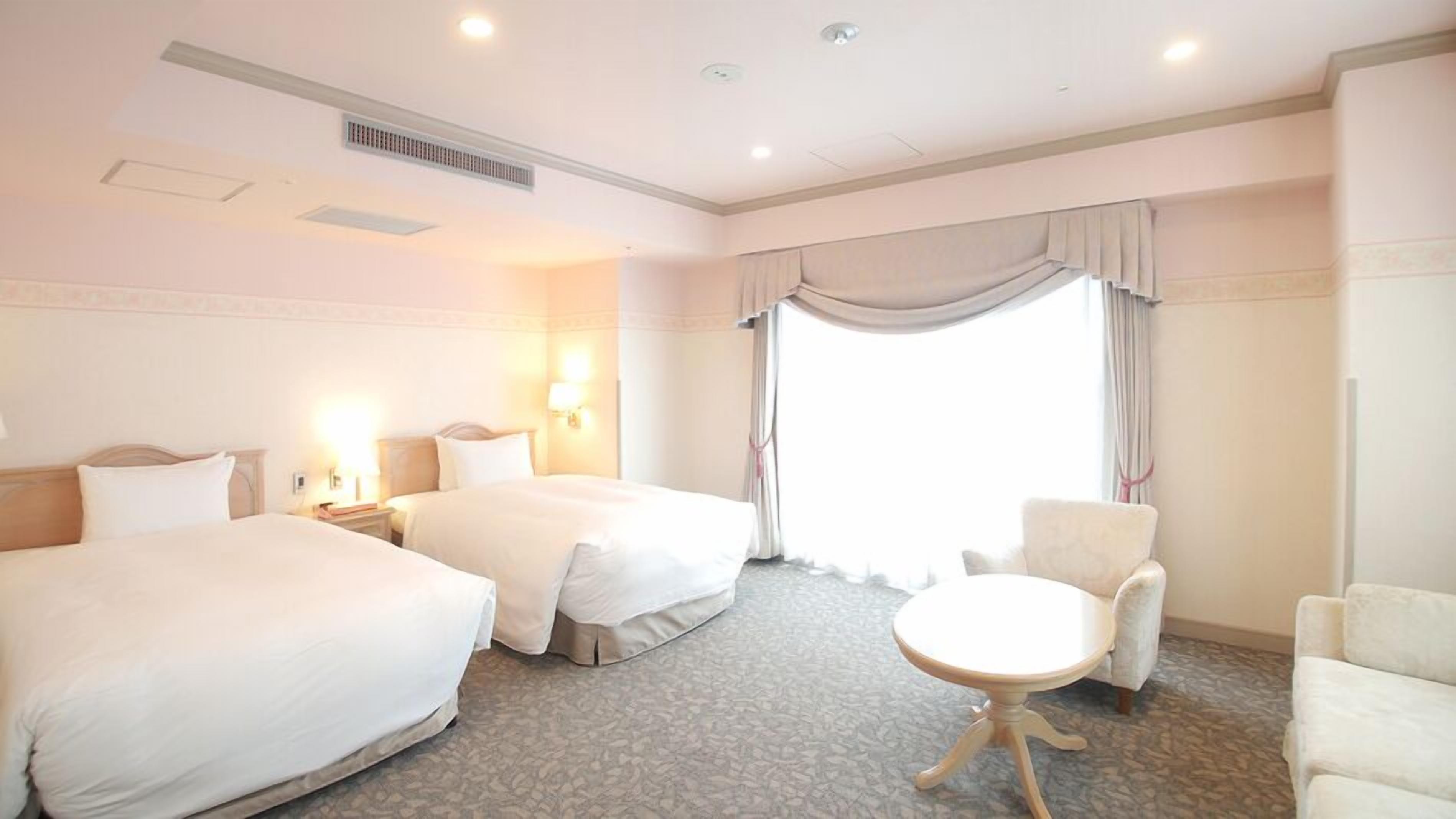 Premium bedding, down comforters, individually furnished, desk