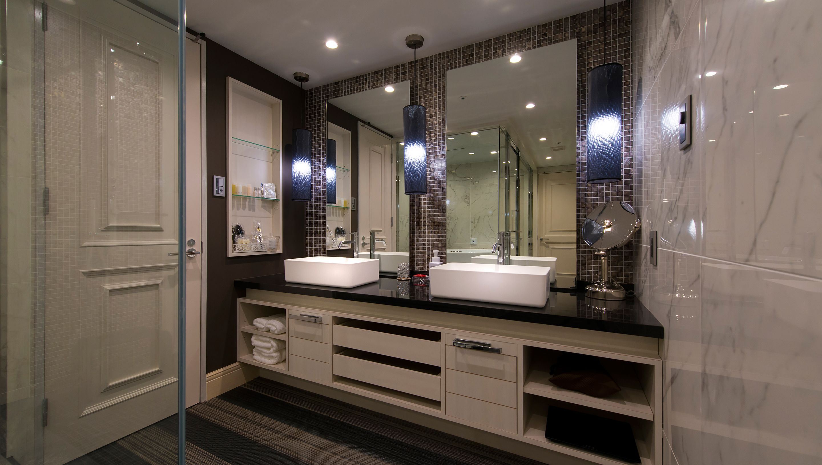 combined shower/bathtub, free toiletries, hair dryer, slippers