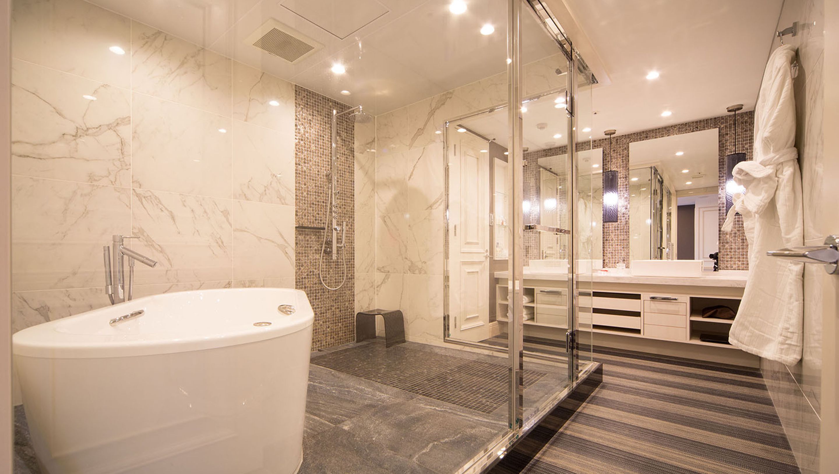 combined shower/bathtub, free toiletries, hair dryer, slippers