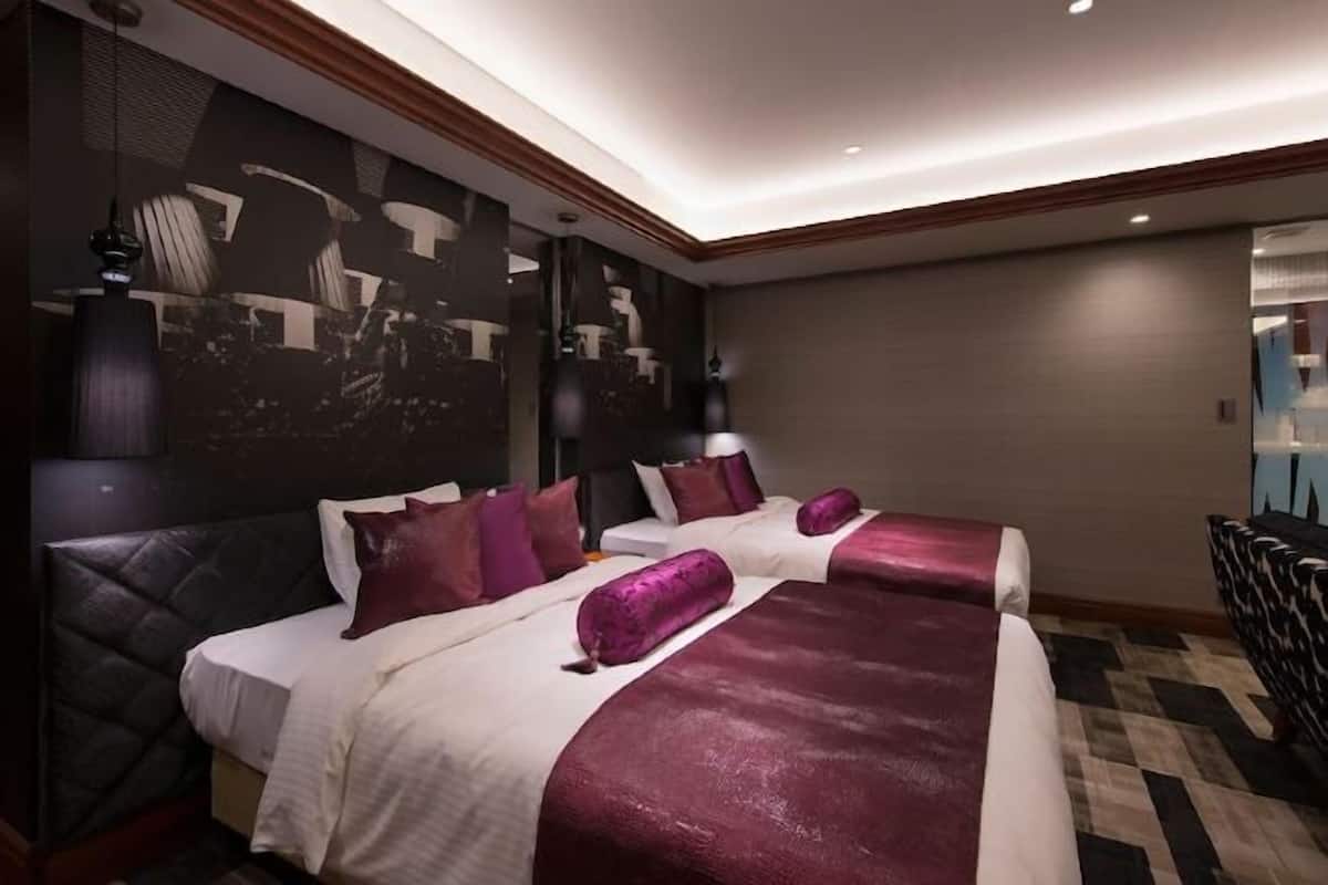 Premium bedding, down duvets, individually furnished, desk