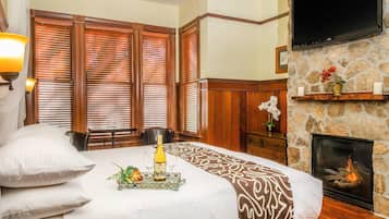 Habitación estándar, 1 cama de matrimonio grande, no fumadores (Large Room) | Tabla de planchar con plancha, wifi gratis, ropa de cama