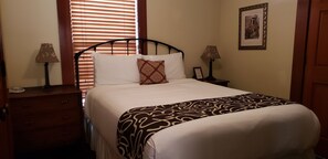 Standard Room, 1 Queen Bed, Non Smoking | Iron/ironing board, free WiFi, bed sheets - Hotel Napa Valley, an Ascend Collection Hotel (Napa)