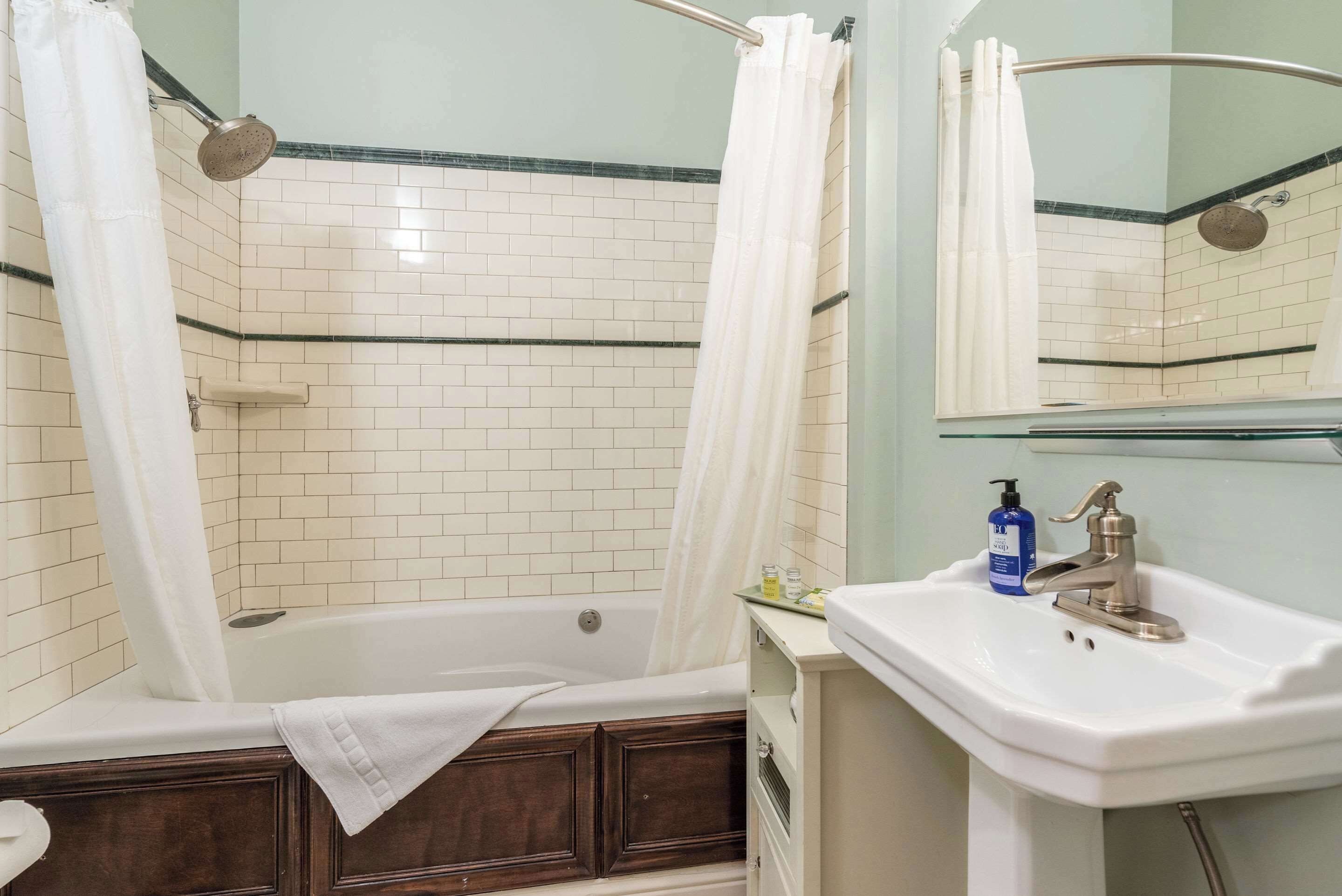 standard room, 1 king bed, non smoking | iron/ironing board, free wifi, bed sheets