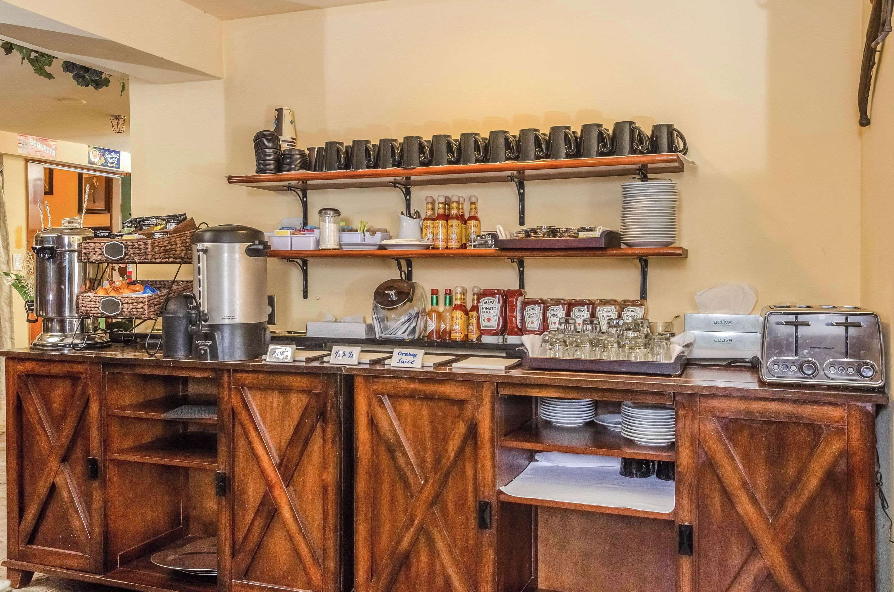 free daily full breakfast