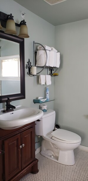 Standard Room, 1 Queen Bed, Non Smoking | Iron/ironing board, free WiFi, bed sheets - Hotel Napa Valley, an Ascend Collection Hotel (Napa)