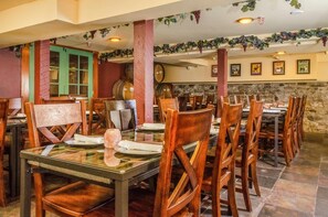 Déjeuner complet gratuit tous les jours