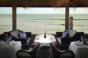 3 restaurants, breakfast, lunch, dinner served; international cuisine - Kupu Kupu Jimbaran Beach Club & Spa by Loccitane (Jimbaran)