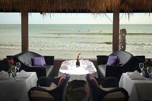 3 restaurants, breakfast, lunch, dinner served; international cuisine