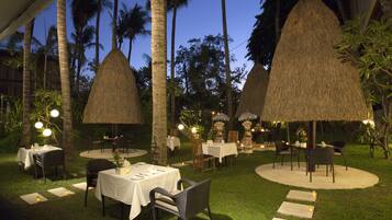 3 restauranter, frokost, lunsj og middag serveres, internasjonale retter