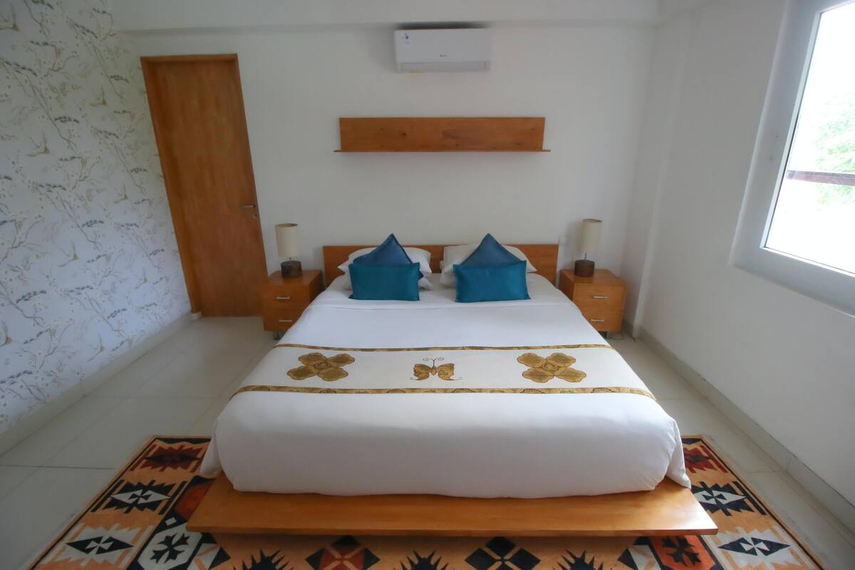 3 Bedroom Family Suite | มินิบาร์, ตู้นิรภัยใ นห้องพัก, โต๊ะทำงาน, ผ้าม่านกันแสง