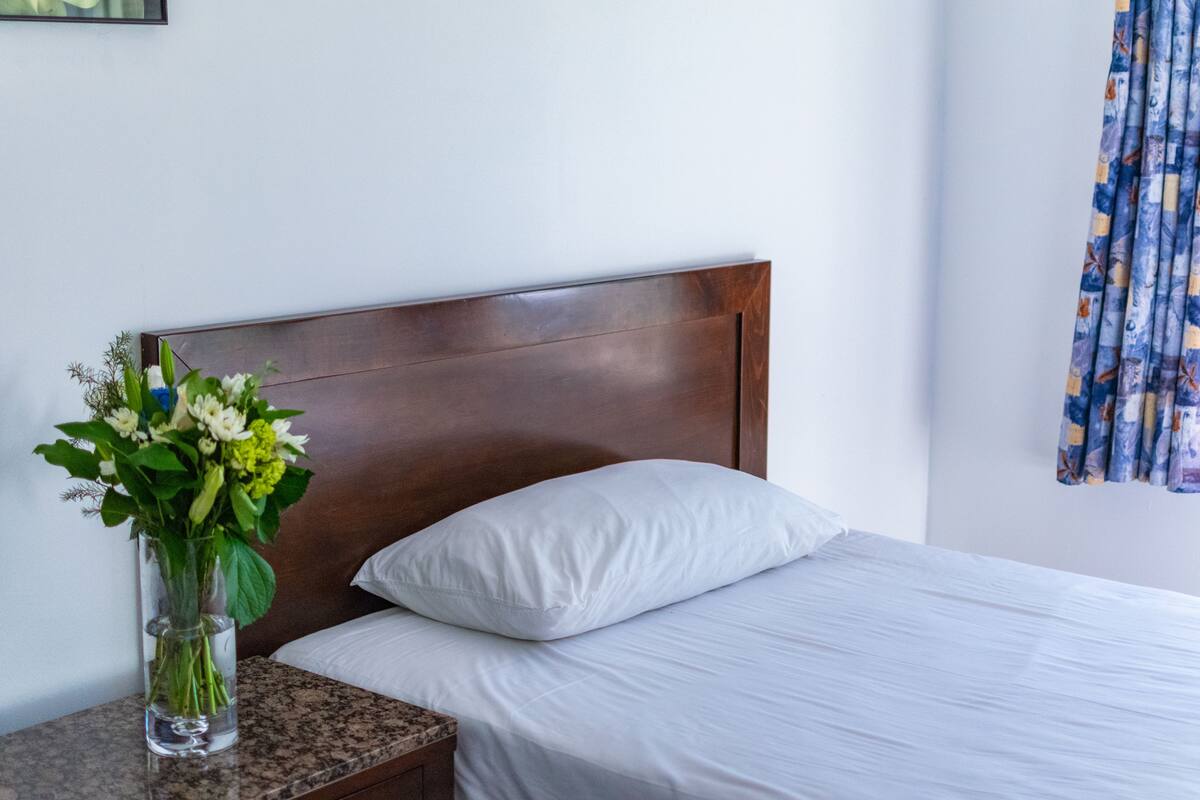 Standard Room, 1 King Bed | Iron/ironing board (on request), free WiFi