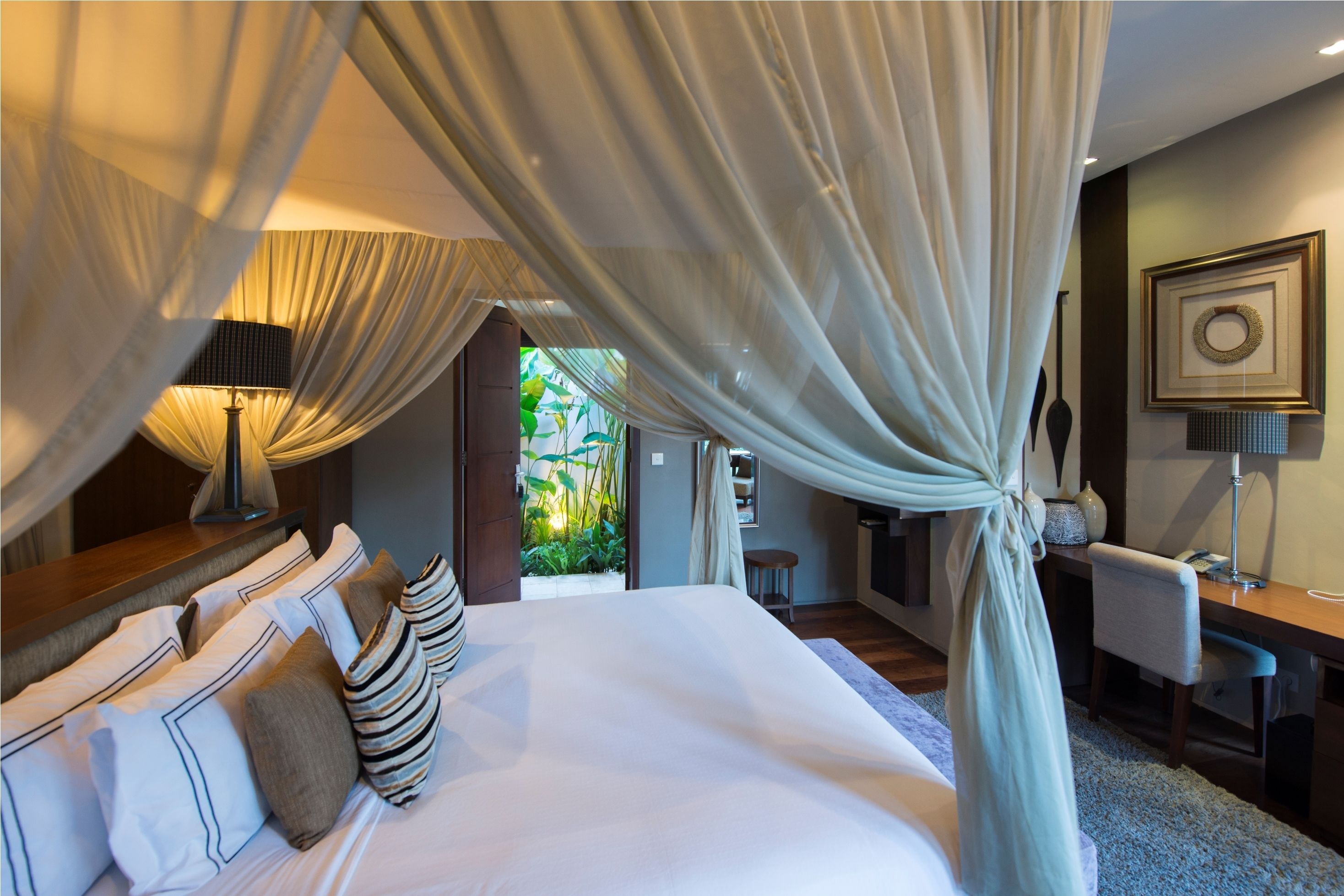 Premium bedding, in-room safe, individually decorated