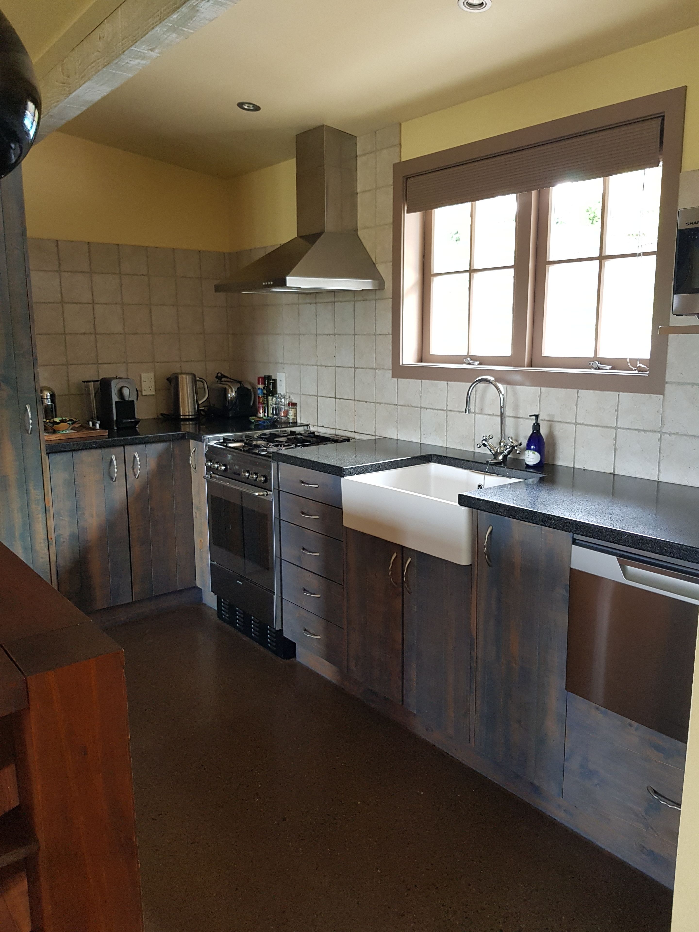 microwave, paper towels