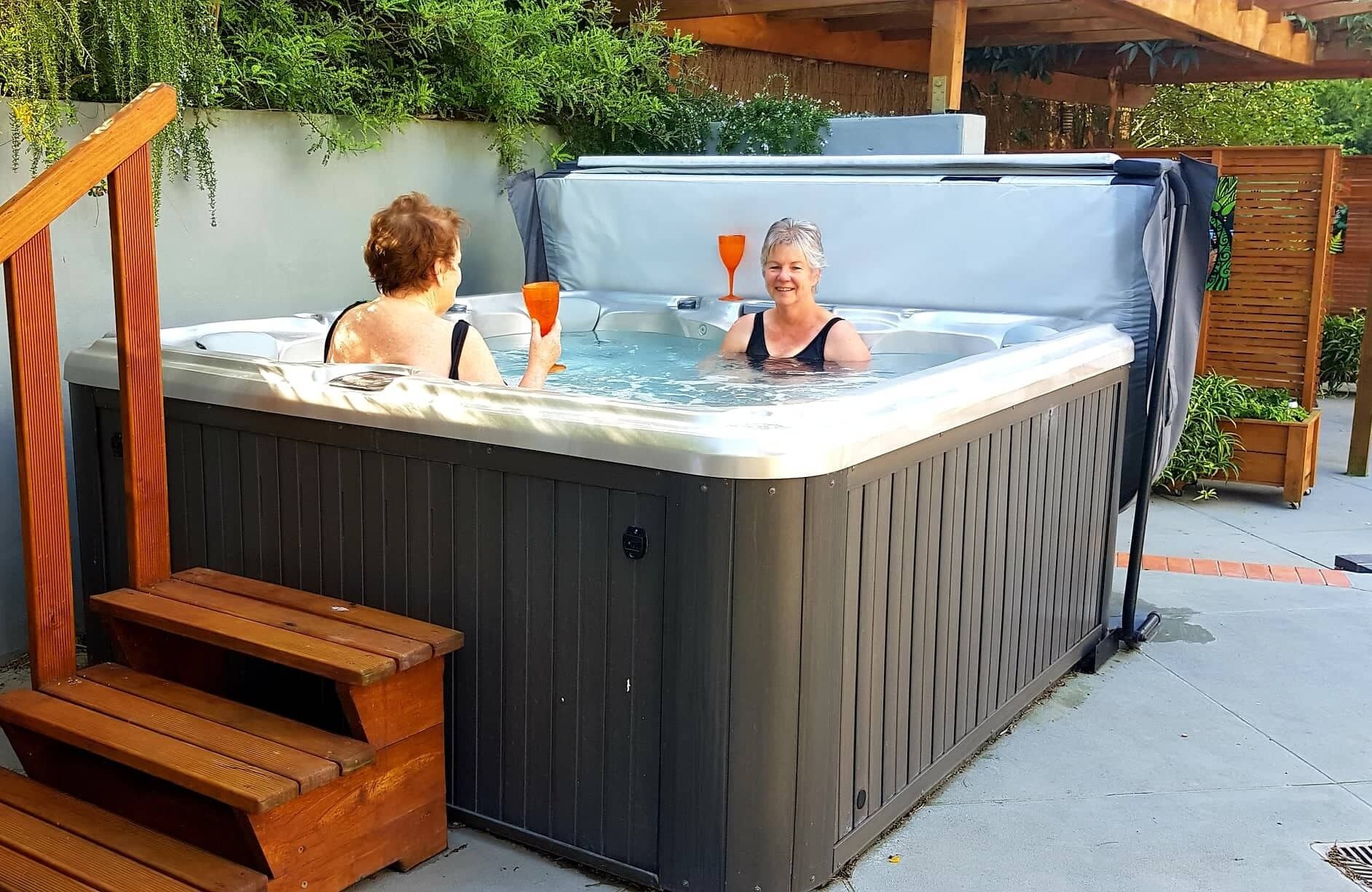 Outdoor spa tub