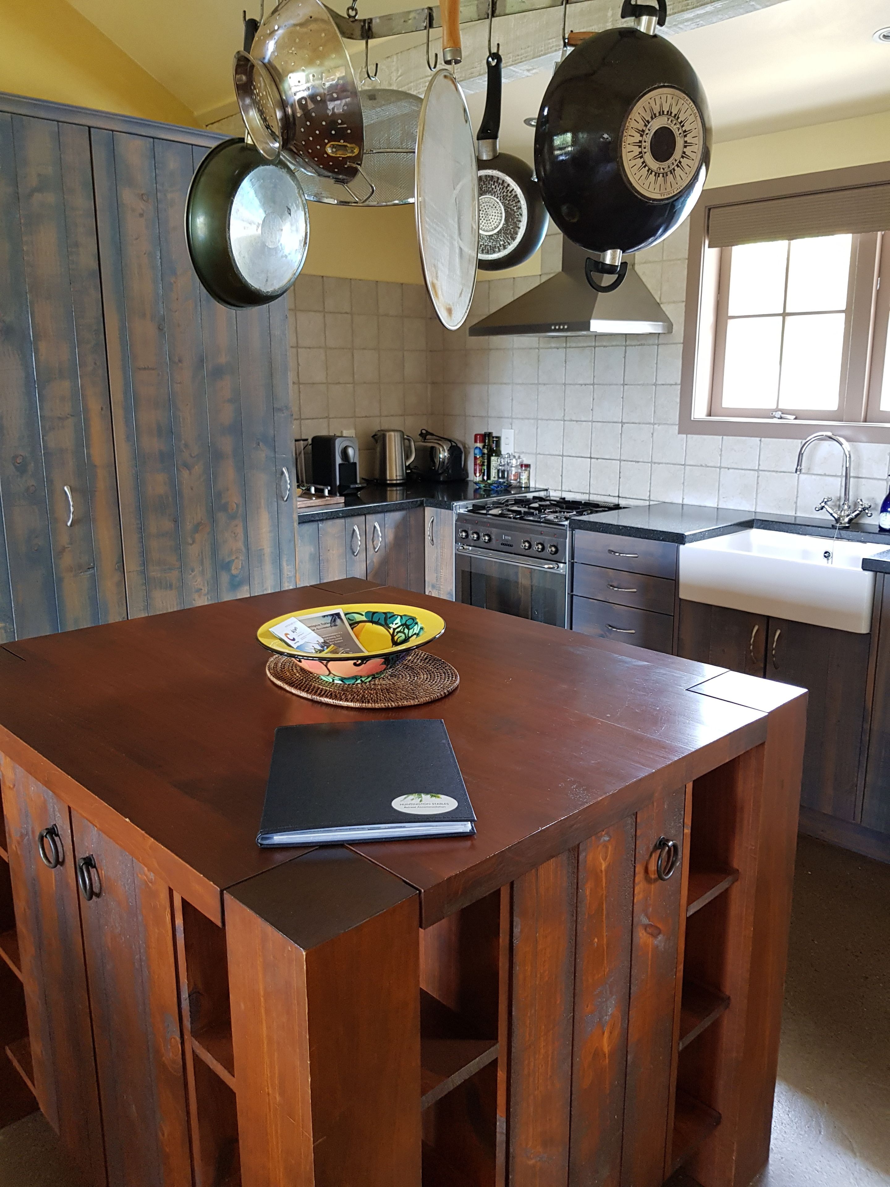 luxury cottage, 1 bedroom, terrace, garden view | private kitchen | microwave, paper towels