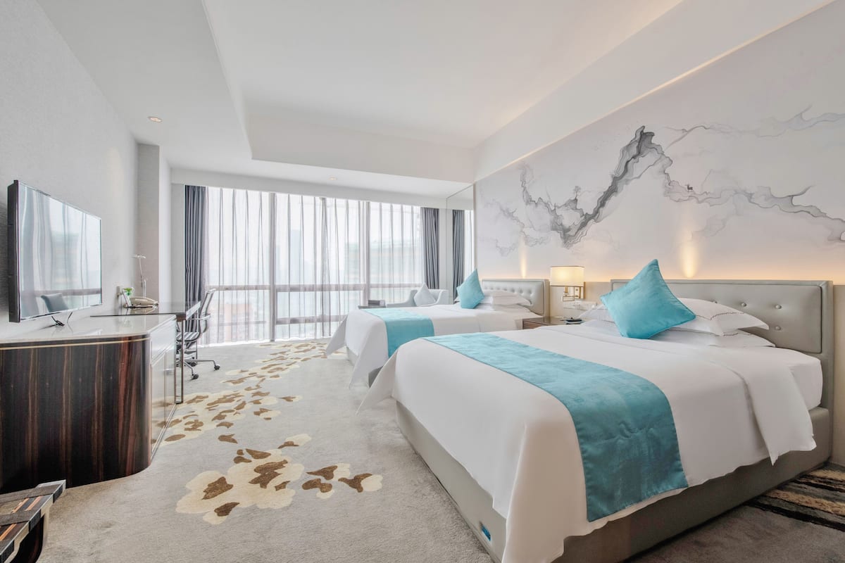 1 bedroom, memory-foam beds, minibar, in-room safe
