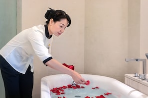 Designer toiletries, hair dryer, bathrobes, slippers - Shenzhen Huaqiang Plaza Hotel (Shenzhen)