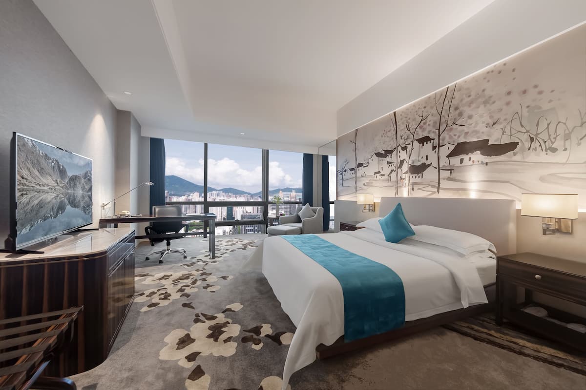 Kamar Deluks, 1 Tempat Tidur King (with Minibar) | Busa memori, minibar, brankas, dan meja kerja