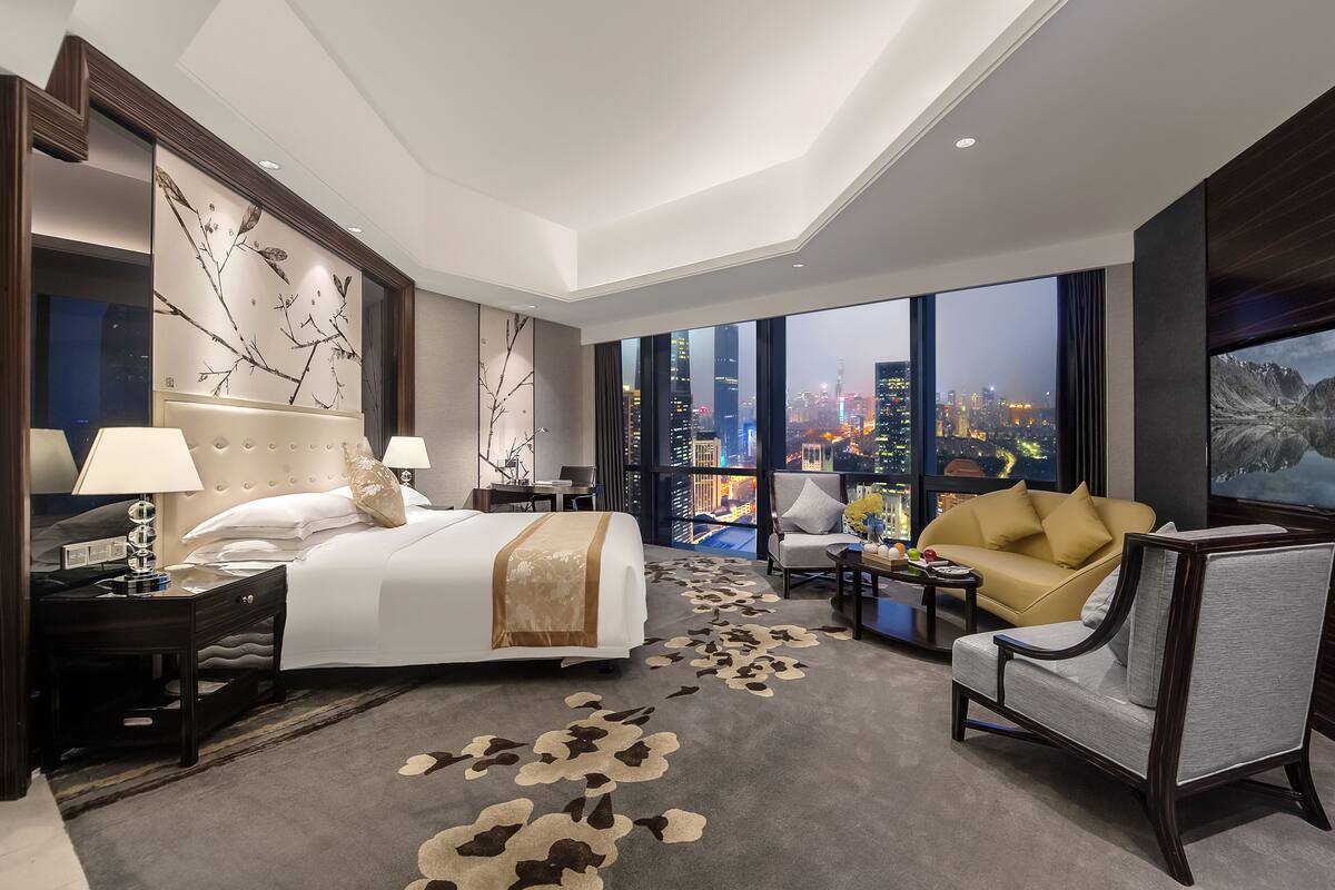 Kamar Eksekutif, 1 Tempat Tidur King (with Minibar, Night Snack) | Busa memori, minibar, brankas, dan meja kerja