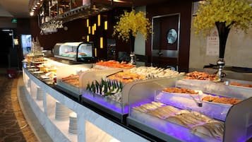 2 Restaurants, Frühstück, Mittagessen, Fisch und Meeresfrüchte