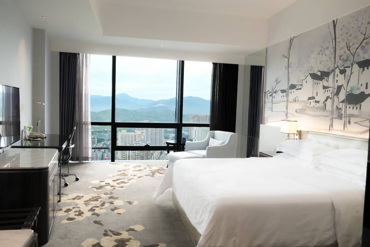 1 bedroom, memory foam beds, minibar, in-room safe