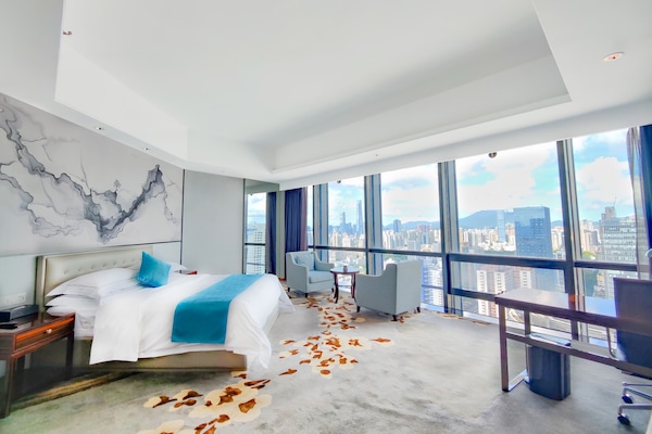 1 bedroom, memory-foam beds, minibar, in-room safe