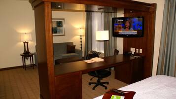 Studio Suite, 1 King Bed | In-room safe, desk, iron/ironing board, free WiFi