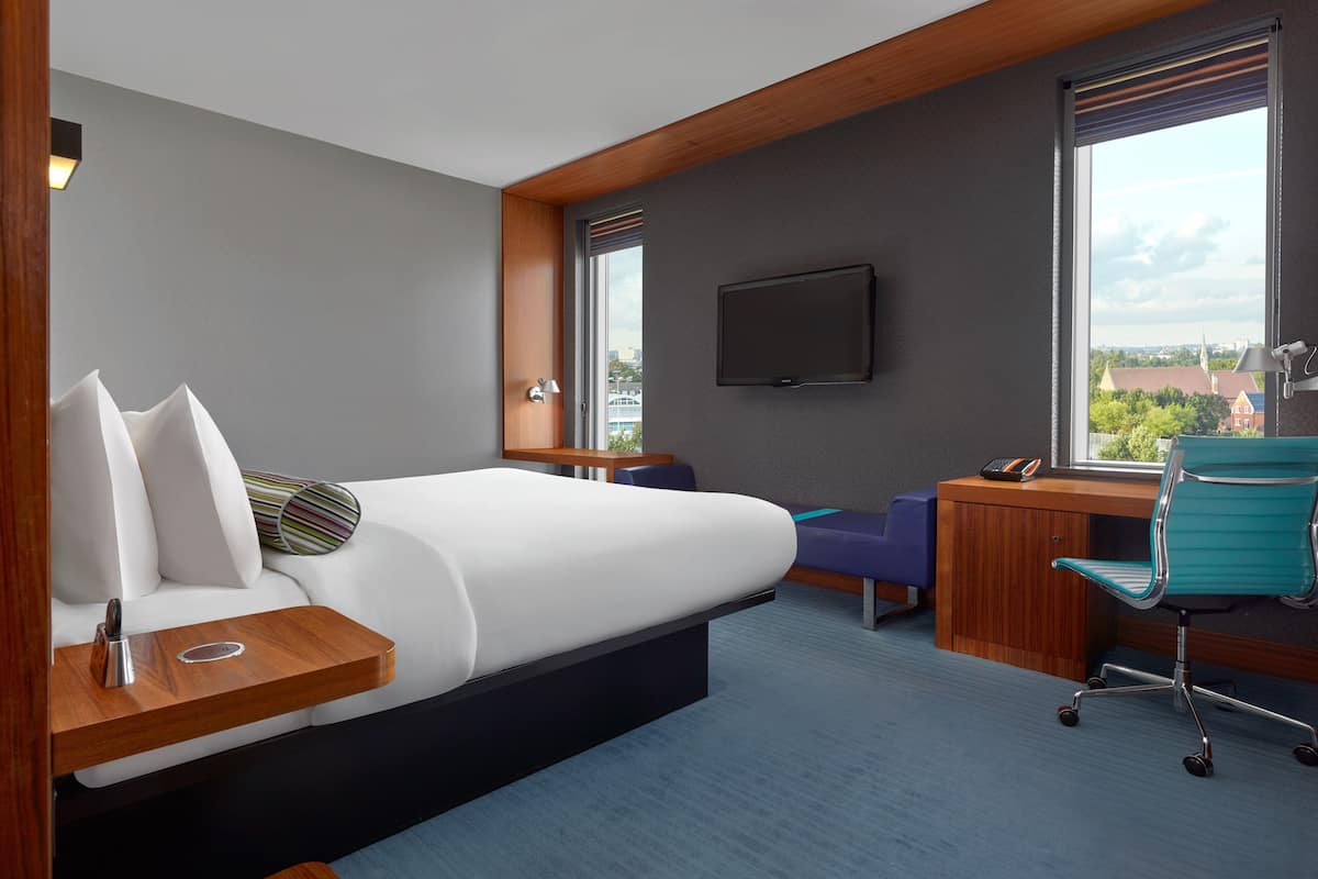 in-room safe, individually furnished, desk, laptop workspace