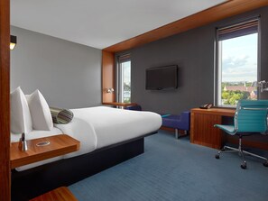 Pengeskab på værelset, individuel indretning, skrivebord