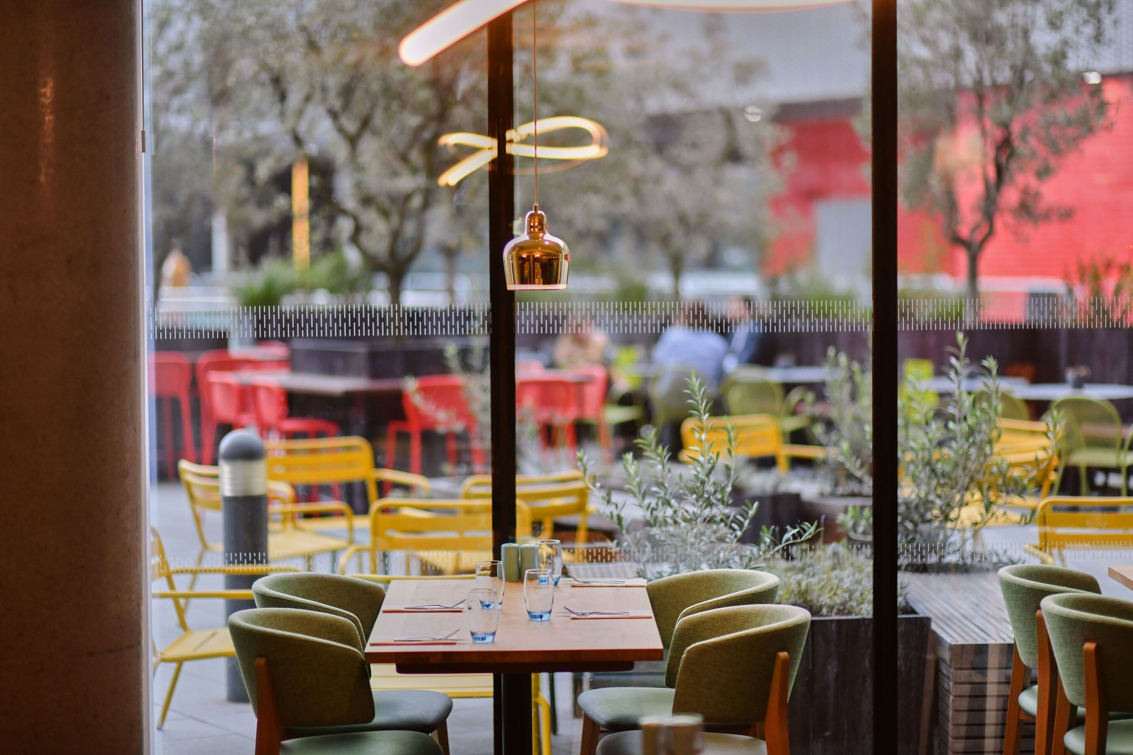 Breakfast, lunch, dinner served; international cuisine 