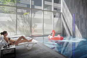 Indoor pool - Aloft by Marriott London Excel (London)