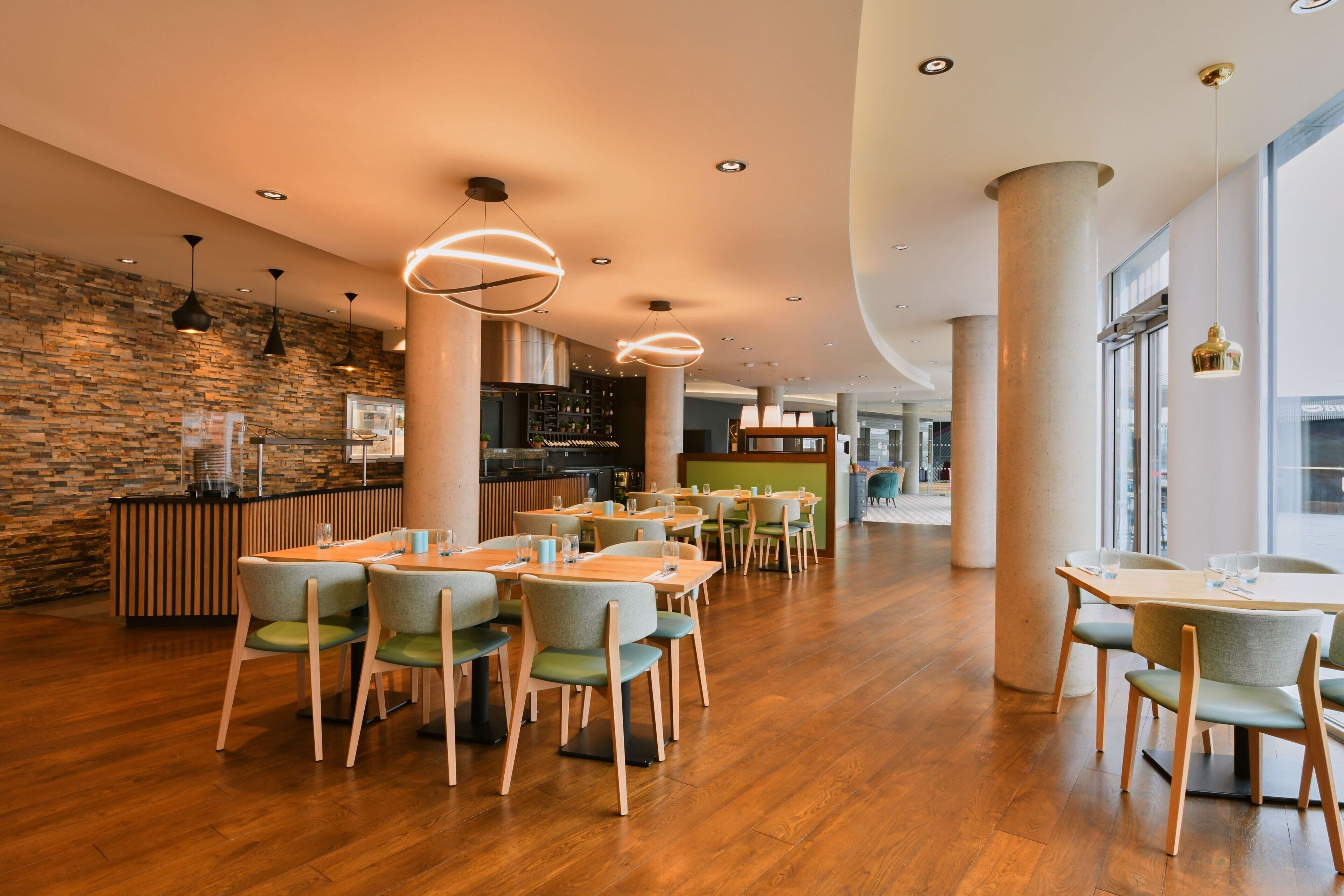 Breakfast, lunch, dinner served; international cuisine 