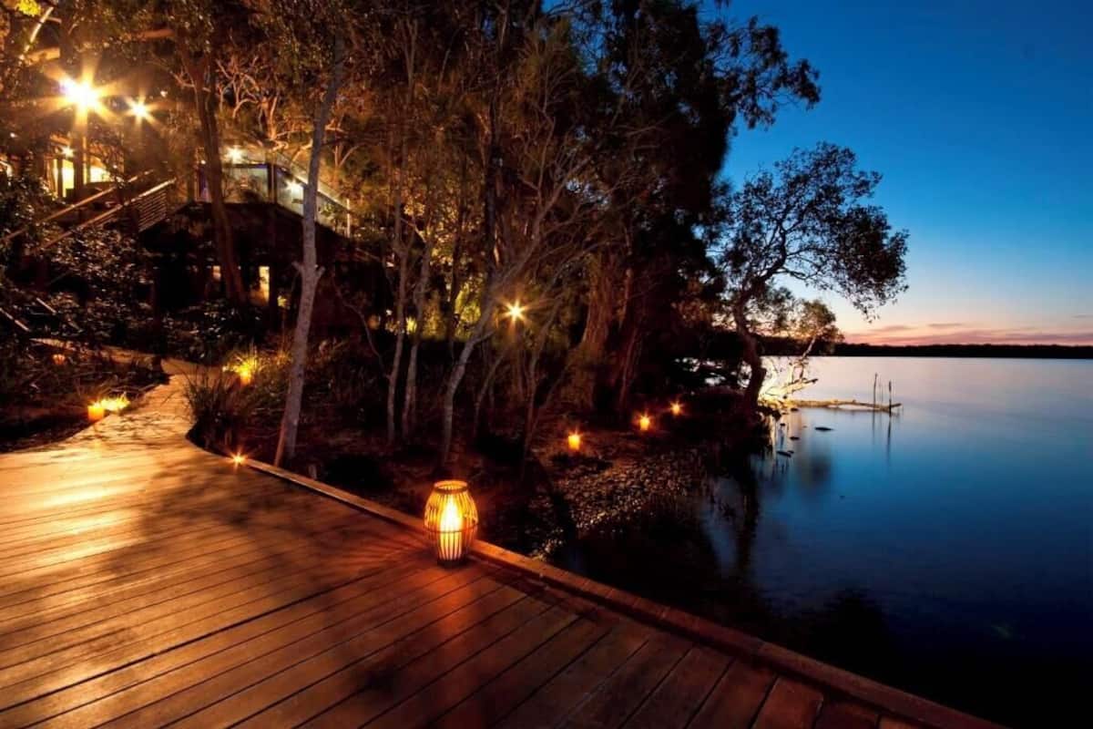 Luxury Lakehouse 1 Bedroom