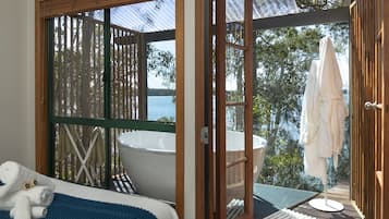 Casa de campo Deluxe, 1 habitación, vista al lago | Decoración personalizada, muebles diferentes y cortinas blackout