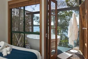 Decoración personalizada, muebles diferentes y cortinas blackout 