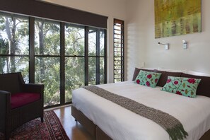 Deluxe House, 2 Bedrooms, Lake View