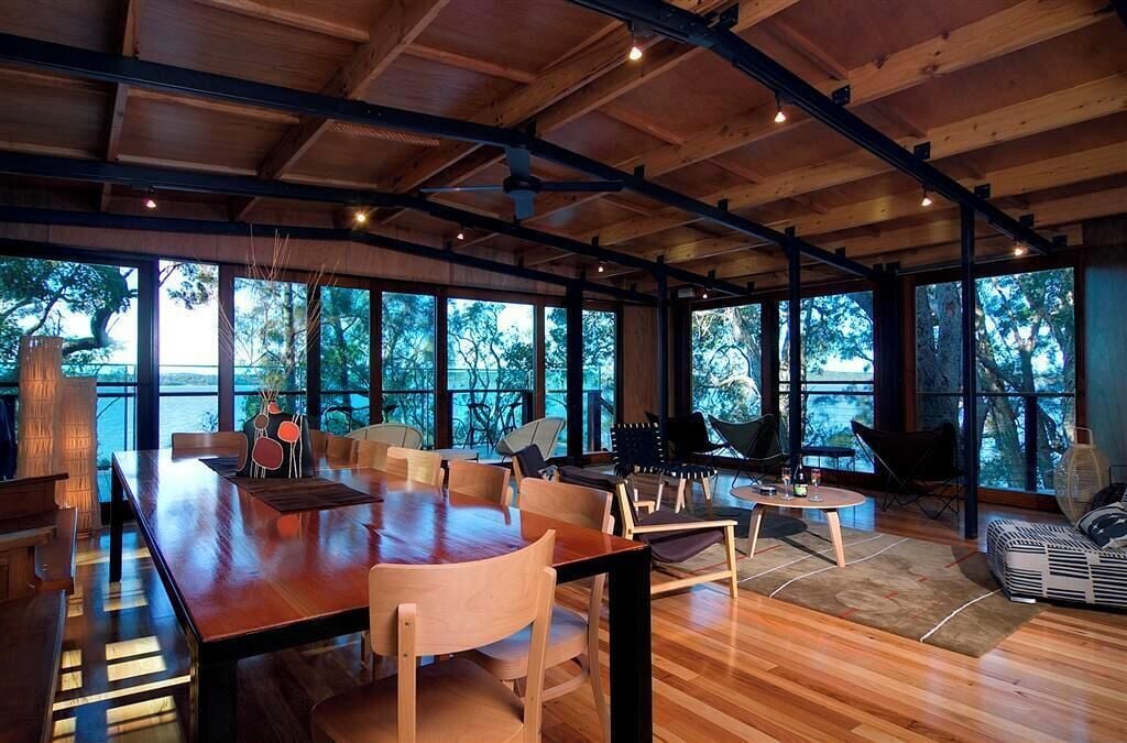 Luxury Lakehouse 1 Bedroom | In-room dining