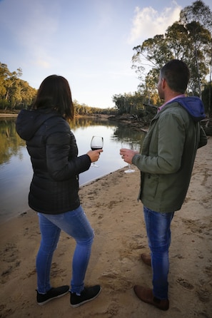 在海滩、滑水、摩托艇、钓鱼