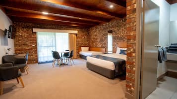 Family Studio Suite, 2 Bedrooms, River View | Private kitchenette
