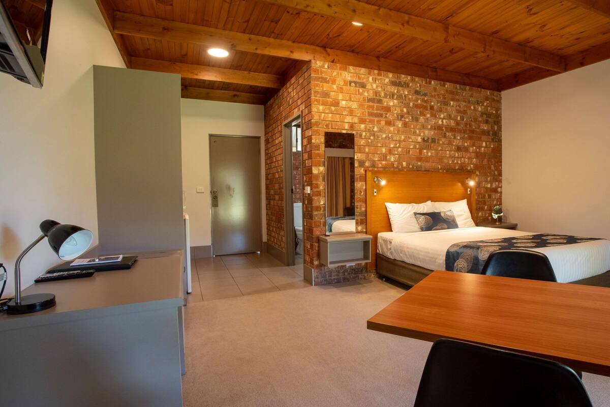 Studio, 1 Queen Bed, Accessible, River View | Premium bedding, desk, blackout drapes, iron/ironing board