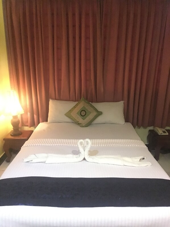Standard Single Room, 1 Queen Bed | In-room safe, desk, free WiFi