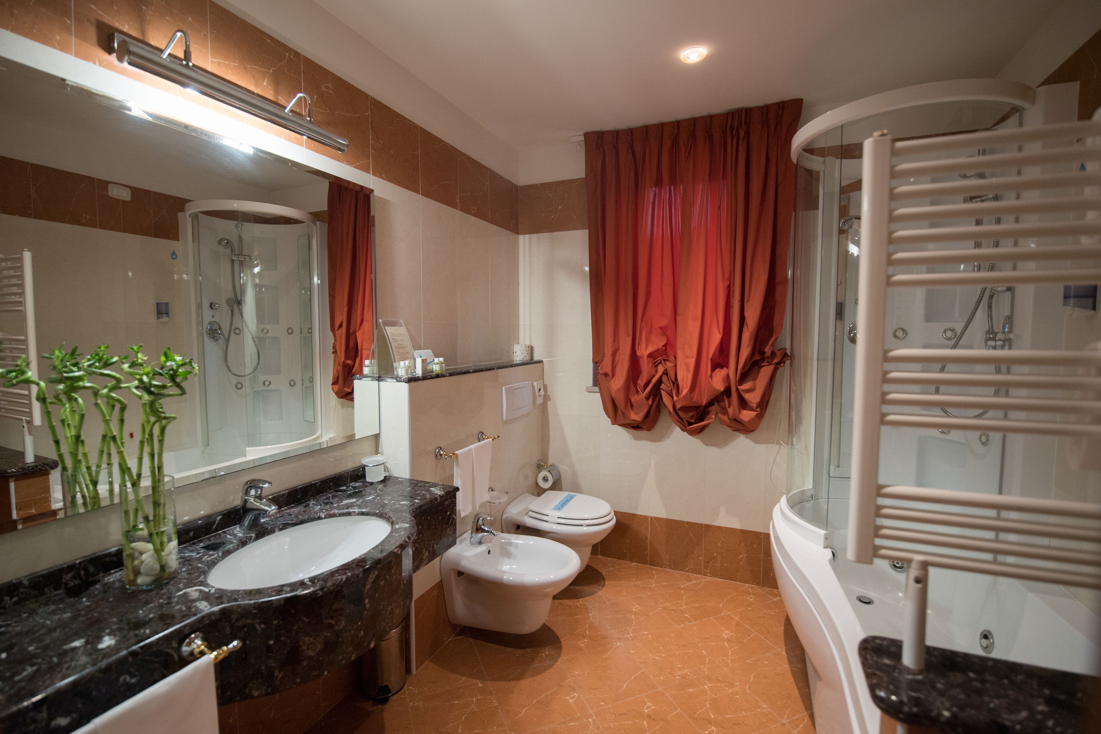 classic suite, 1 bedroom, jetted tub, park view | bathroom | hair dryer, bidet, towels