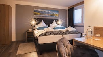 Junior Suite | 1 bedroom, hypo-allergenic bedding, in-room safe, individually decorated