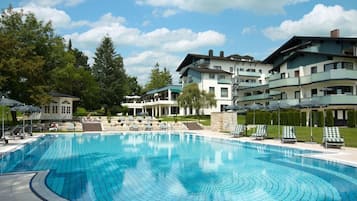 Indoor pool, seasonal outdoor pool, sun loungers
