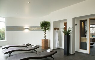 Sauna, hot tub, steam room, body treatments, aromatherapy